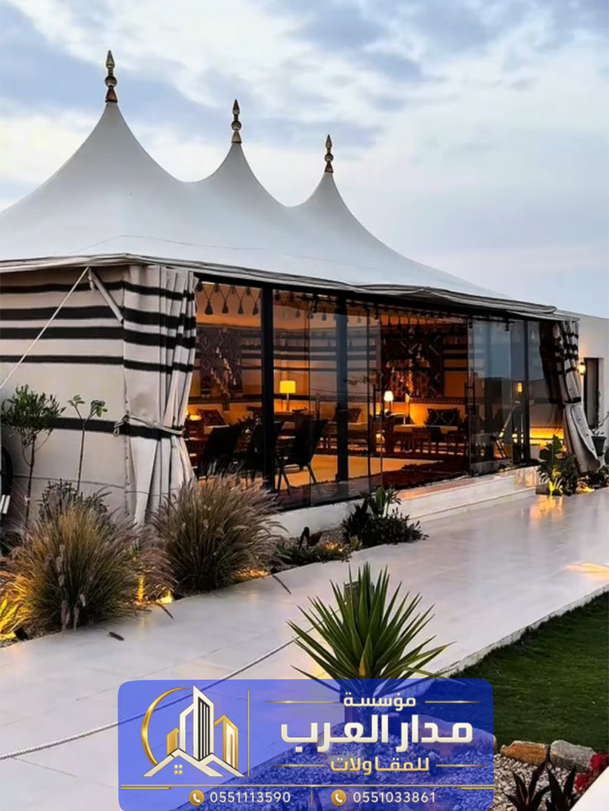 تصميم بيت شعر بواجهة زجاجية في الرياض يمنح بيت شعر واجهة زجاج مظهرًا مختلفًا للمجالس الخارجية،