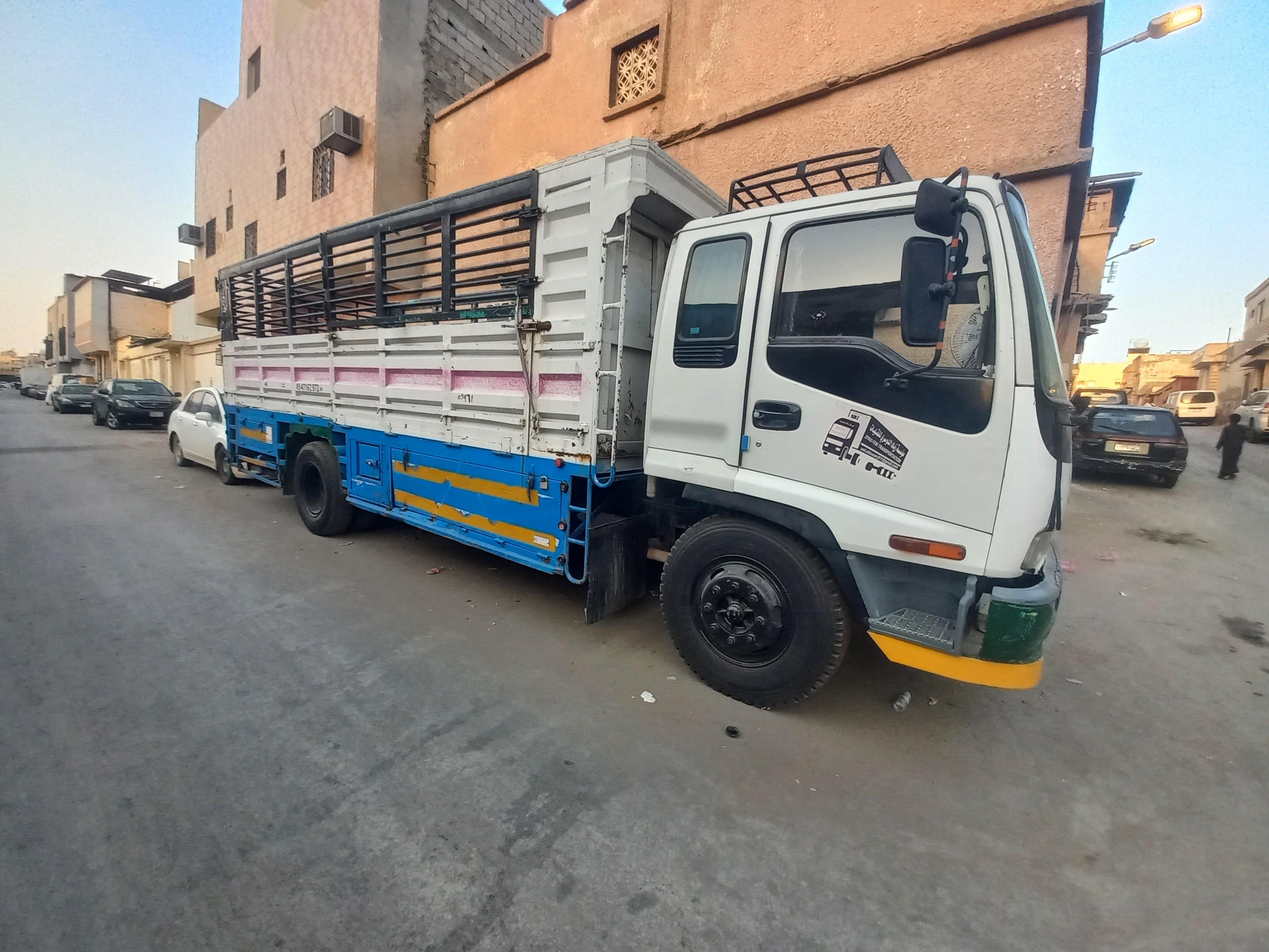 التخلص من الاثاث القديم بالرياض دينا رمي الأثاث القديم بالرياض دينا نقل عفش بالرياض 