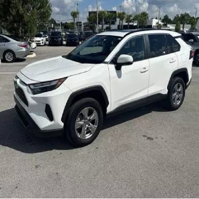 Toyota RAV4 2022 XLE Full Options WHite Engine: 2.5-liter 4-cylinder petrol engine
