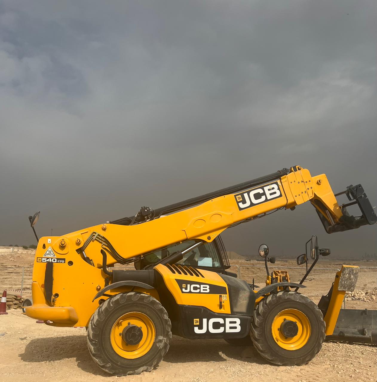 انجاز توب لتاجير المعدات الثقيله&nbsp;والخفيفه