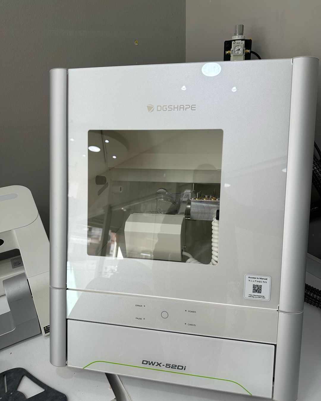 Roland DWX-52D 5-Axis Dental Milling Machine Medical Electronic, Dental Device and ophthalmic device