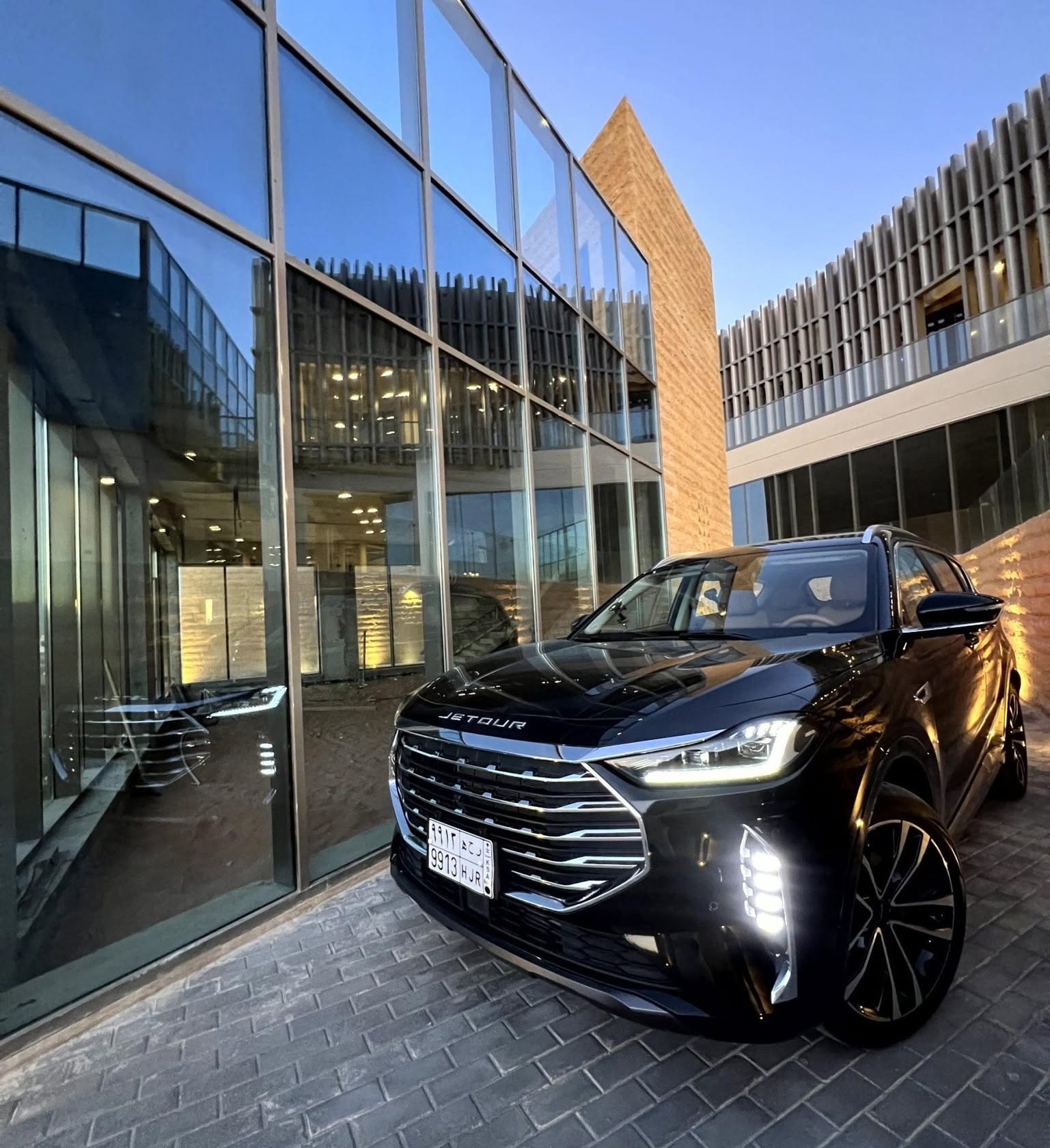 ايجار جيتور X90 بالسائق | سيارة عائلية 7 راكب فاخرة للايجار Jetour X90 Plus