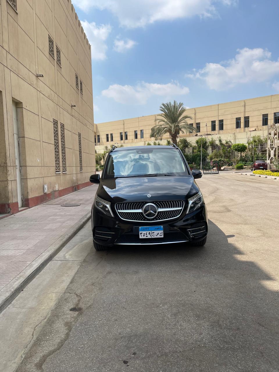 Book Now & Save: Spaciously Luxurious Mercedes V250 Airport Transfer with Driver!
